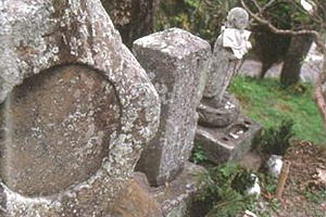 境内の石碑、石仏